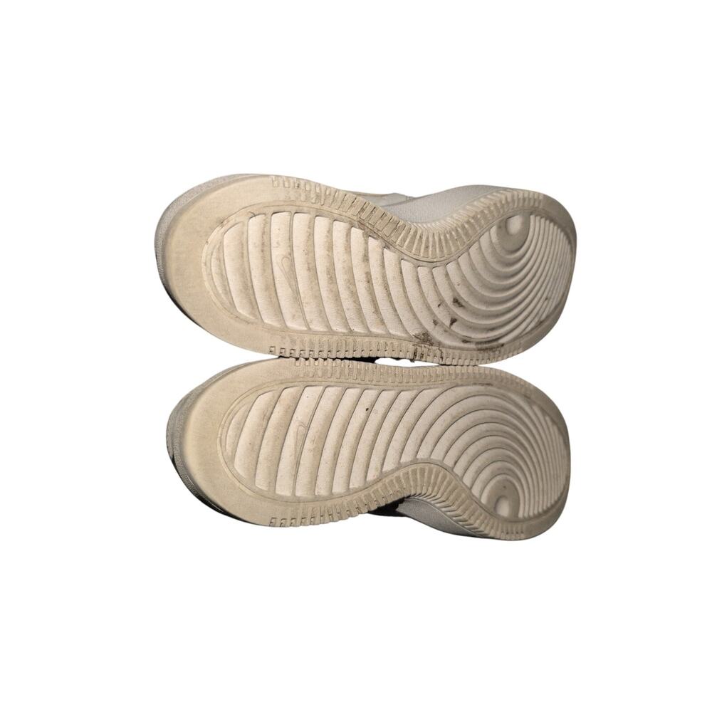 Classic Nike Air Force 1 Low sneakers in size 8. Timeless all-white design t - Picture 5 of 5